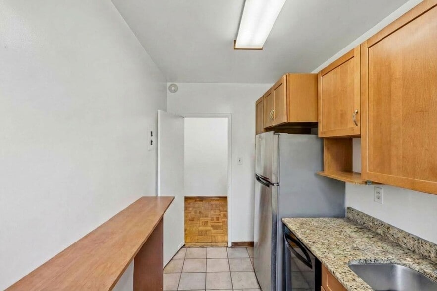 Building Photo - 4200 Cathedral Ave NW