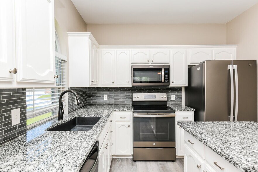 Building Photo - 10505 Big Oak Dr