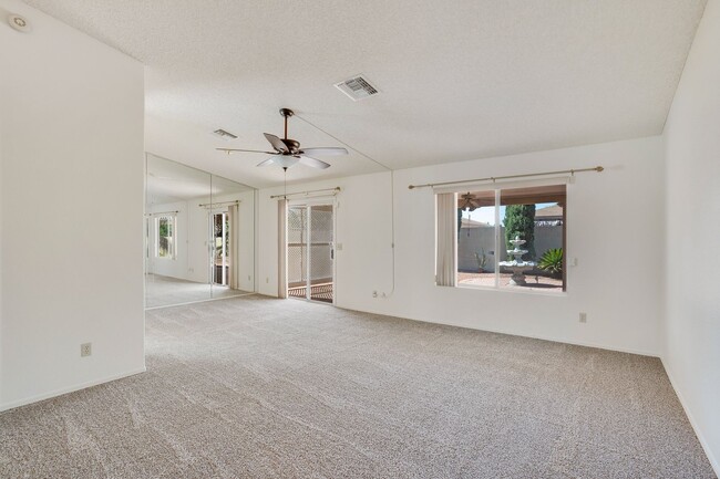 Building Photo - Beautiful, Clean 3Bdrm, 2ba home on East s...