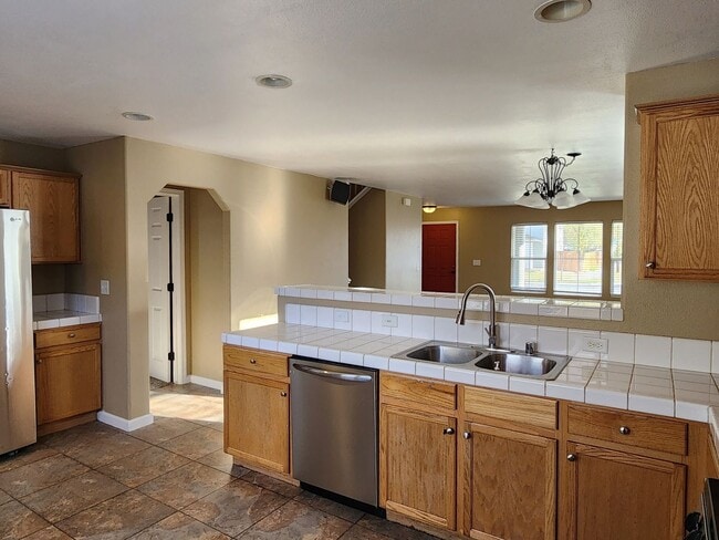 Building Photo - 4 Bedroom Home in Gardnerville For Rent