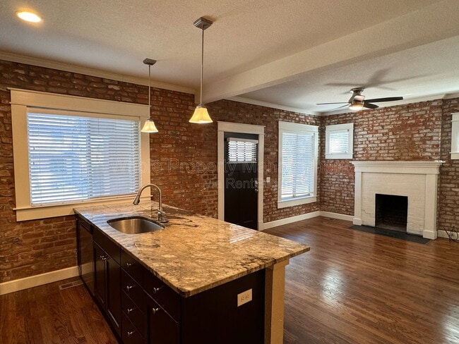 Building Photo - 2118 E 21st Ave