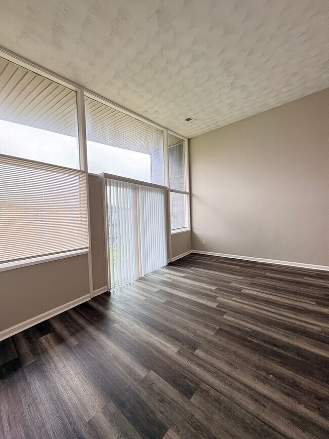 Building Photo - Experience Luxury Living at Bellagio Living I: Modern Apartments in Lawrence, Indiana