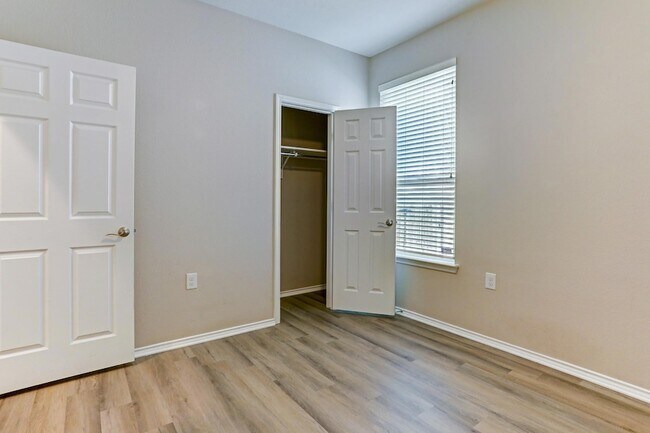 Building Photo - 11108 Helms Deep Dr