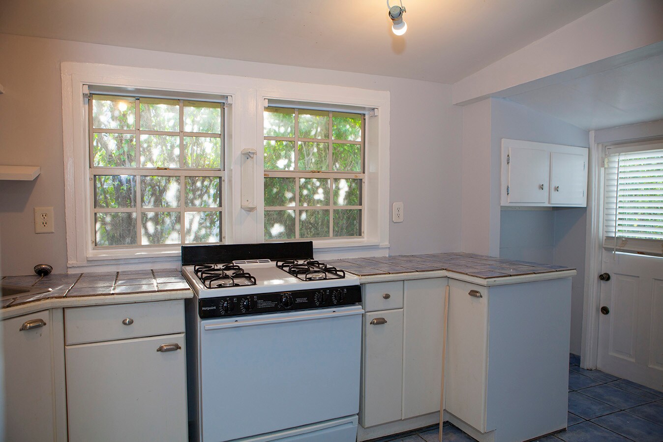 Building Photo - 419 43rd St