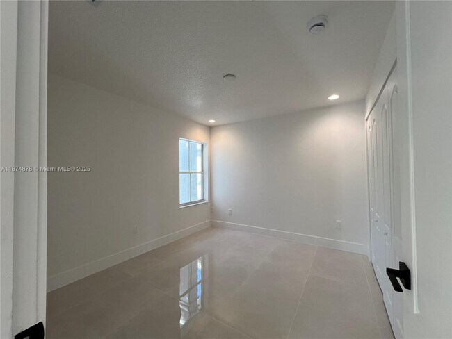 Building Photo - 16247 SW 46th Terrace