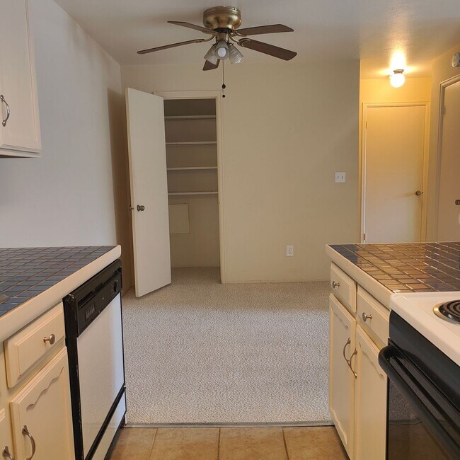 Building Photo - Condo Available At Chateau Village West wi...