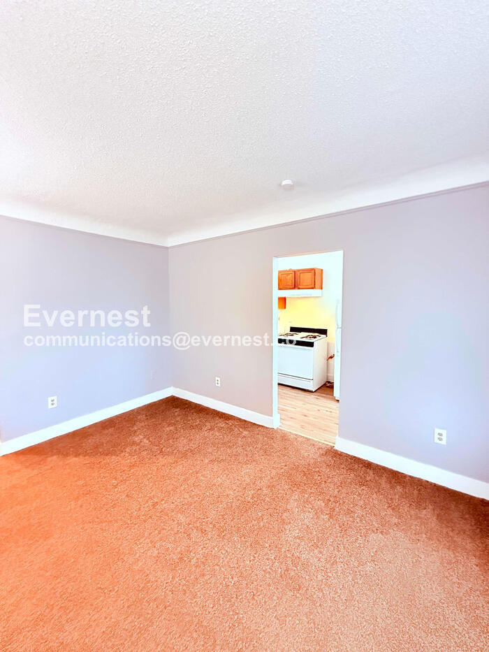 Building Photo - 8000 Pilgrim St