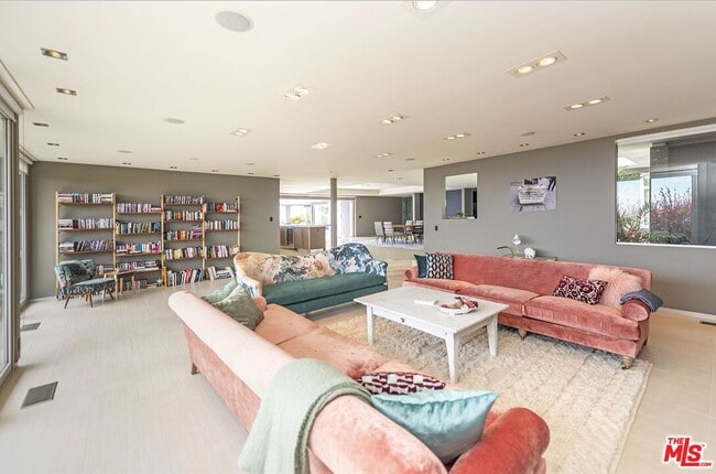 Building Photo - 16722 Charmel Ln