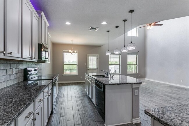 Building Photo - 617 Saddle Forest