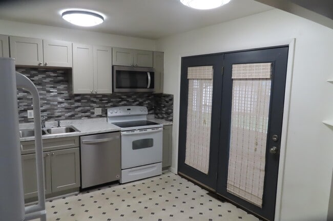 Building Photo - 4500 Keeler Dr