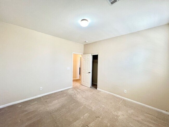 Building Photo - 18 Blue Valley Dr