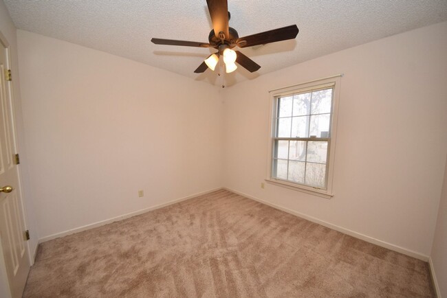 Building Photo - Very nice 3 bed 2 bath home near E. Holmes...