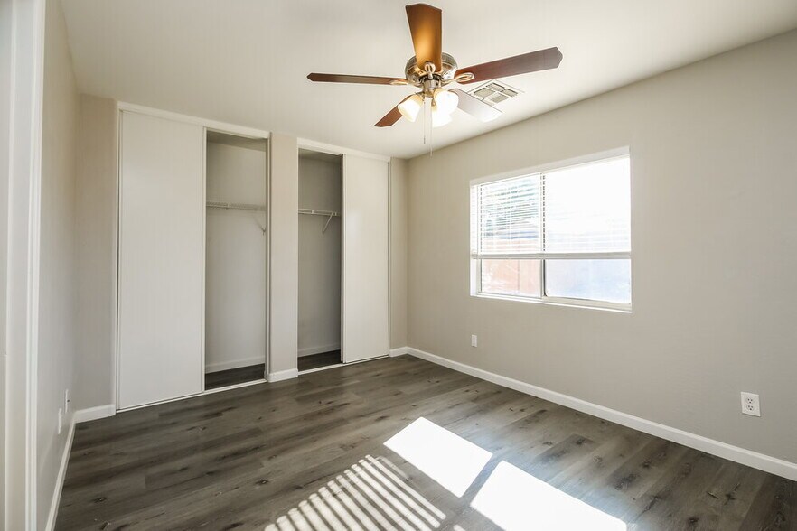 Building Photo - 12613 W Bloomfield Rd