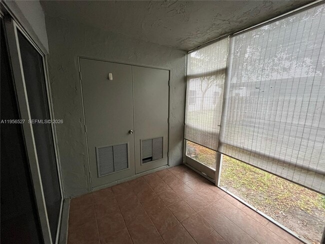 Building Photo - 464 NE 210th Cir Terrace