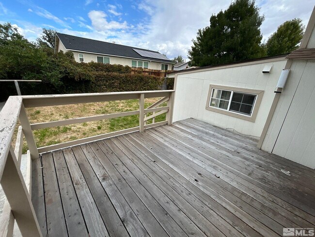 Building Photo - 306 E Quail St