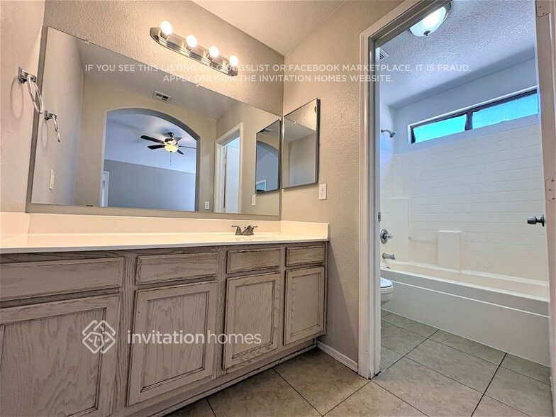 Building Photo - 7349 N 70th Dr