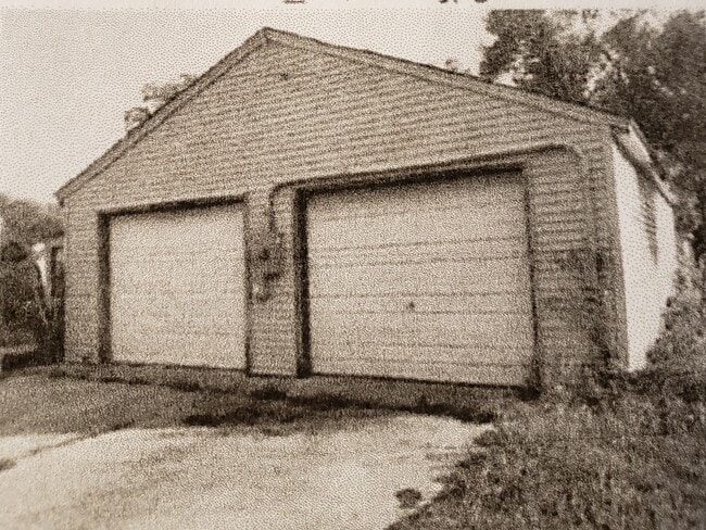 Building Photo - 711-711 11th St N