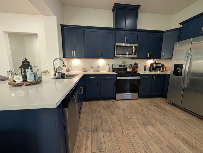 Building Photo - 6141 Hidden Psge Ave