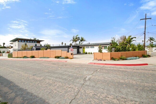 Building Photo - 764 4th St