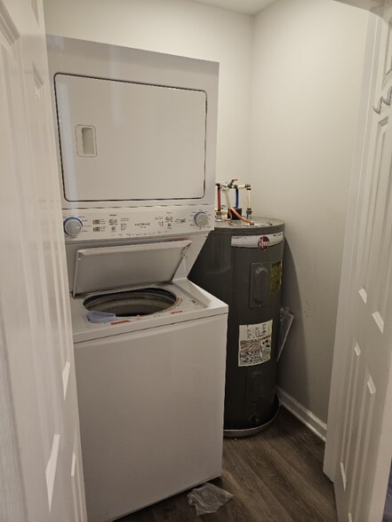 Building Photo - 427 W Main St