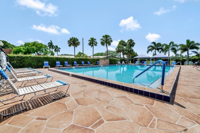 Building Photo - 275 Murcia Dr