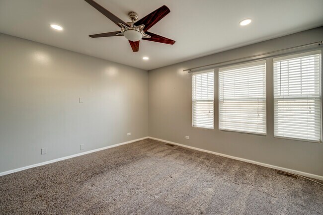 Building Photo - 4055 Blackstone Dr