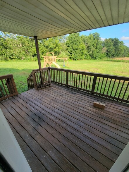 rear deck - 11665 Julien Rd