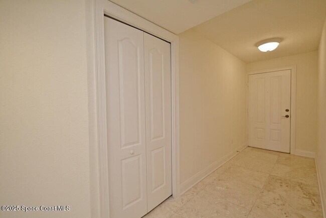 Building Photo - 123 Lancha Cir