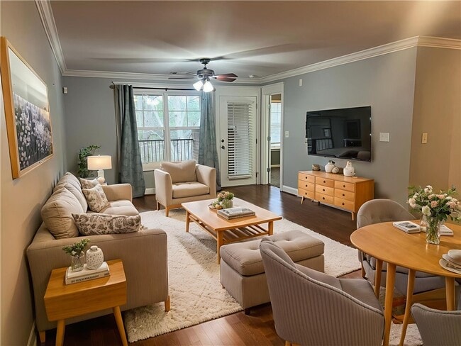 Building Photo - 833 Old Greenville Hwy