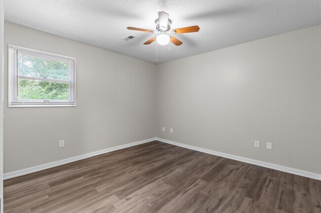 Building Photo - 1415 Plaza Pl