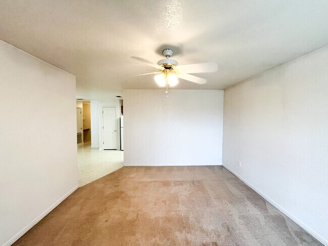 Building Photo - 312 Cedar Ridge Dr