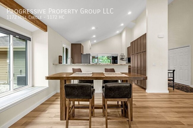 Building Photo - 1172 Hill Cir