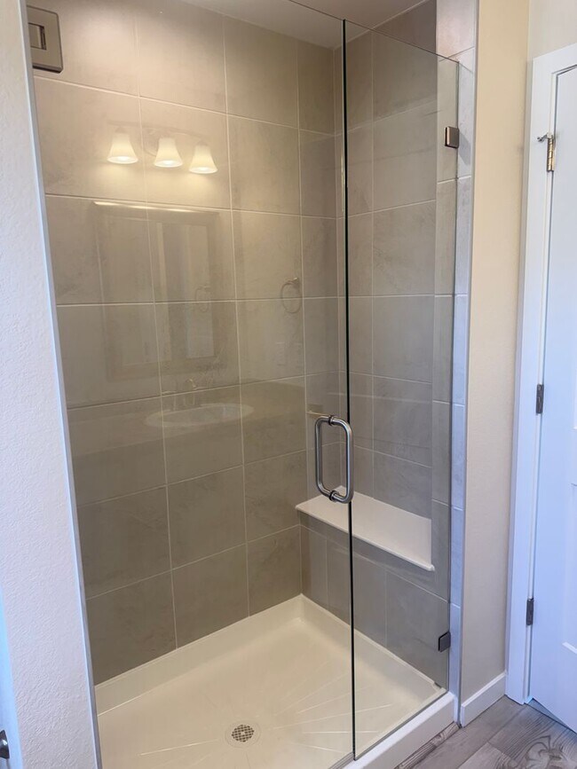 Building Photo - New Construction Townhome in University Park