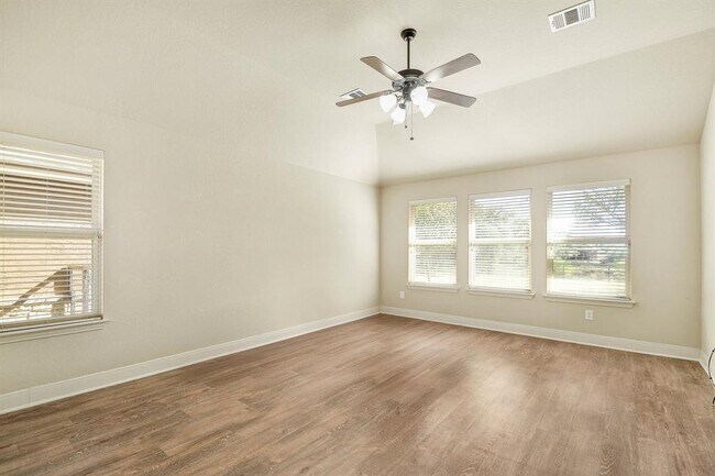 Building Photo - 136 Gruene Haven