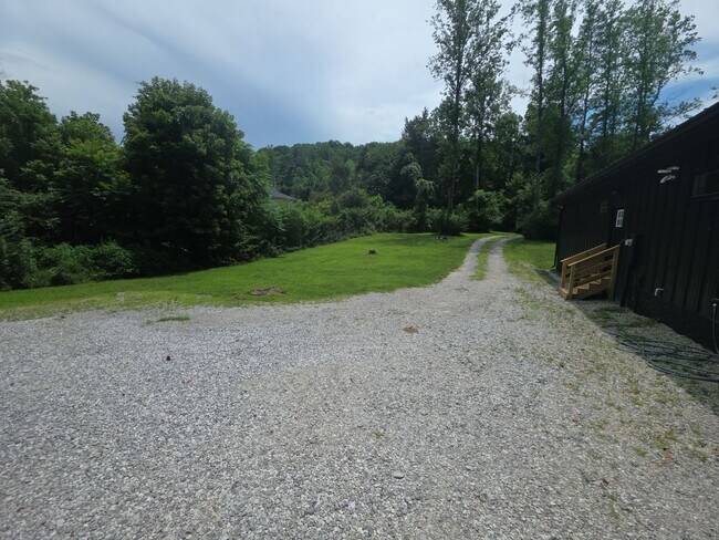Building Photo - 3 Bedroom House in Sparta