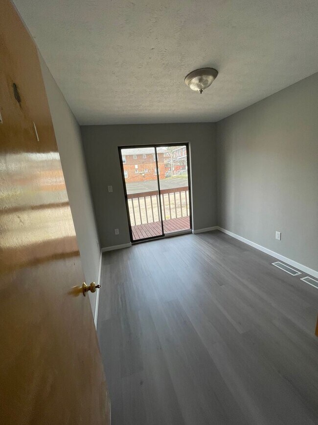 Building Photo - (22) 98-100 Woodruff Avenue