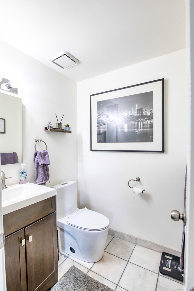 Building Photo - 32 Pine St