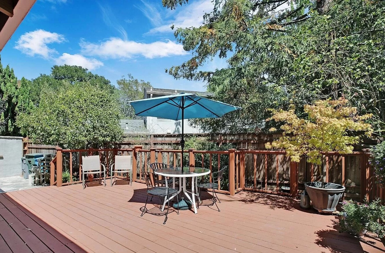 Building Photo - 405 Cunningham Way