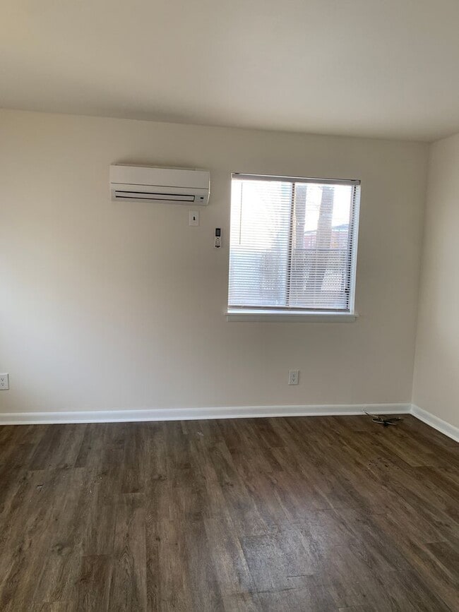Building Photo - Newly Remodeled! Close to UNCW: 1 Bedroom,...