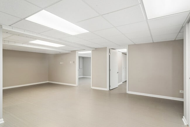 Building Photo - 10 Fairview Ave