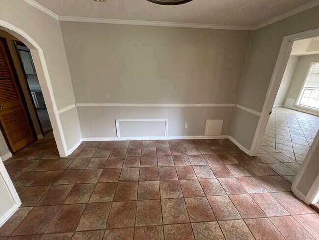 Building Photo - Shadows Acres.. New Flooring..New Paint.....