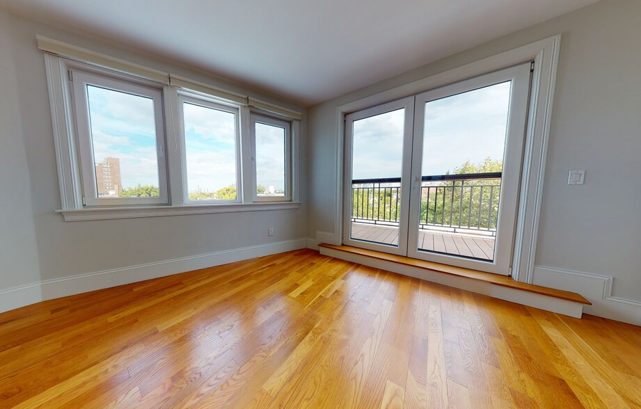 Building Photo - 168 Hampshire St