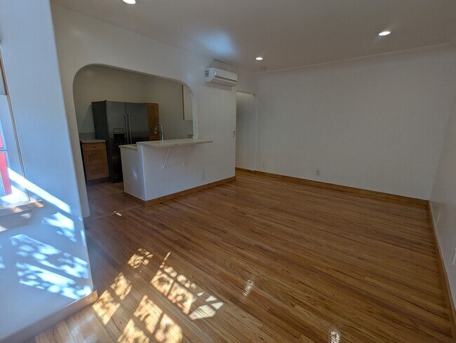 Building Photo - 1549 Baxter St