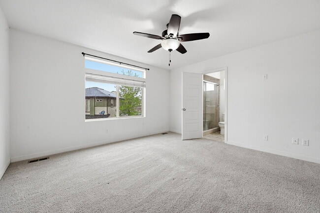 Building Photo - $2,245.95, 2 bed, 2.5 bath located in Denver with a fenced yard.