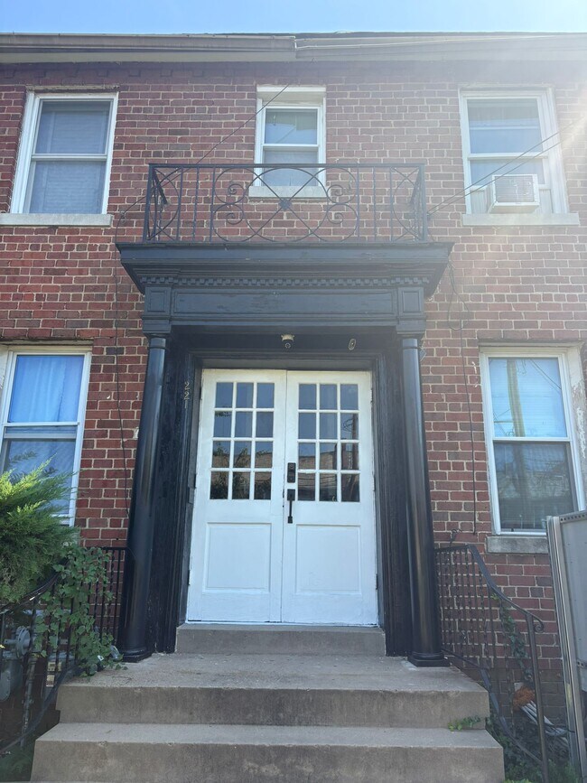 Building Photo - 221 35th St NE