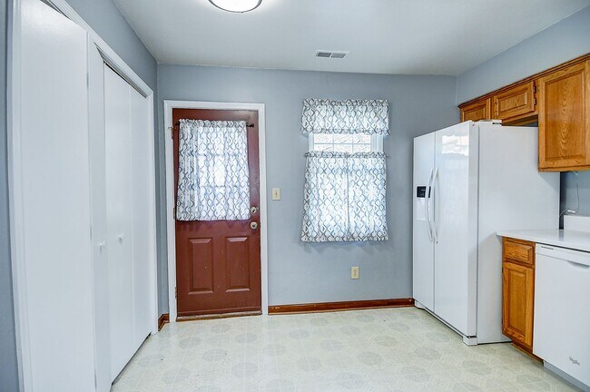 Building Photo - FOR RENT - INDIAN LAKES / SALEM AREA VIRGINIA BEACH!