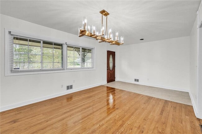 Building Photo - 318 Tyrone Rd