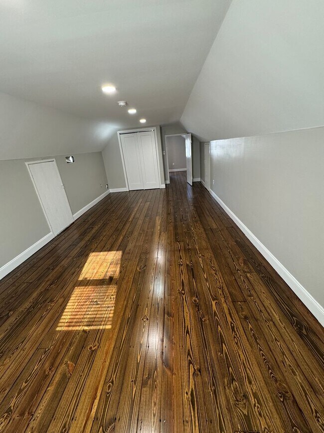 Building Photo - Newly Renovated 3-bedroom, 1-bathroom home with 2 car garage in Bethlehem Township