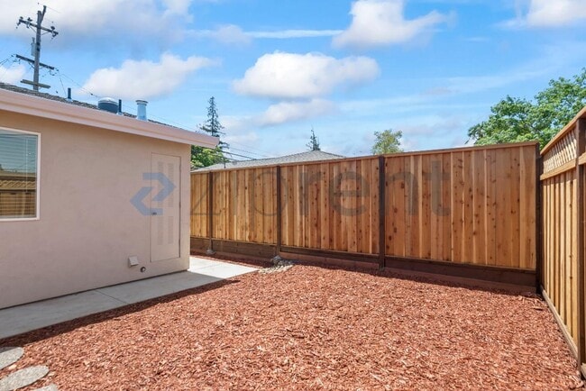 Building Photo - 2109 Arleen Way