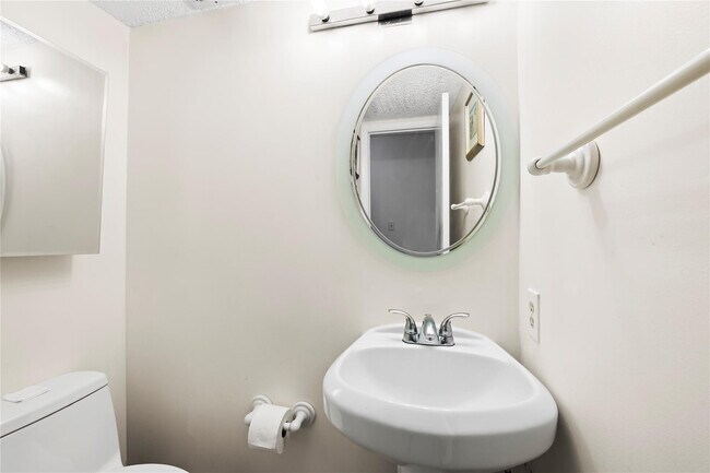 Building Photo - 3909 N Ocean Blvd